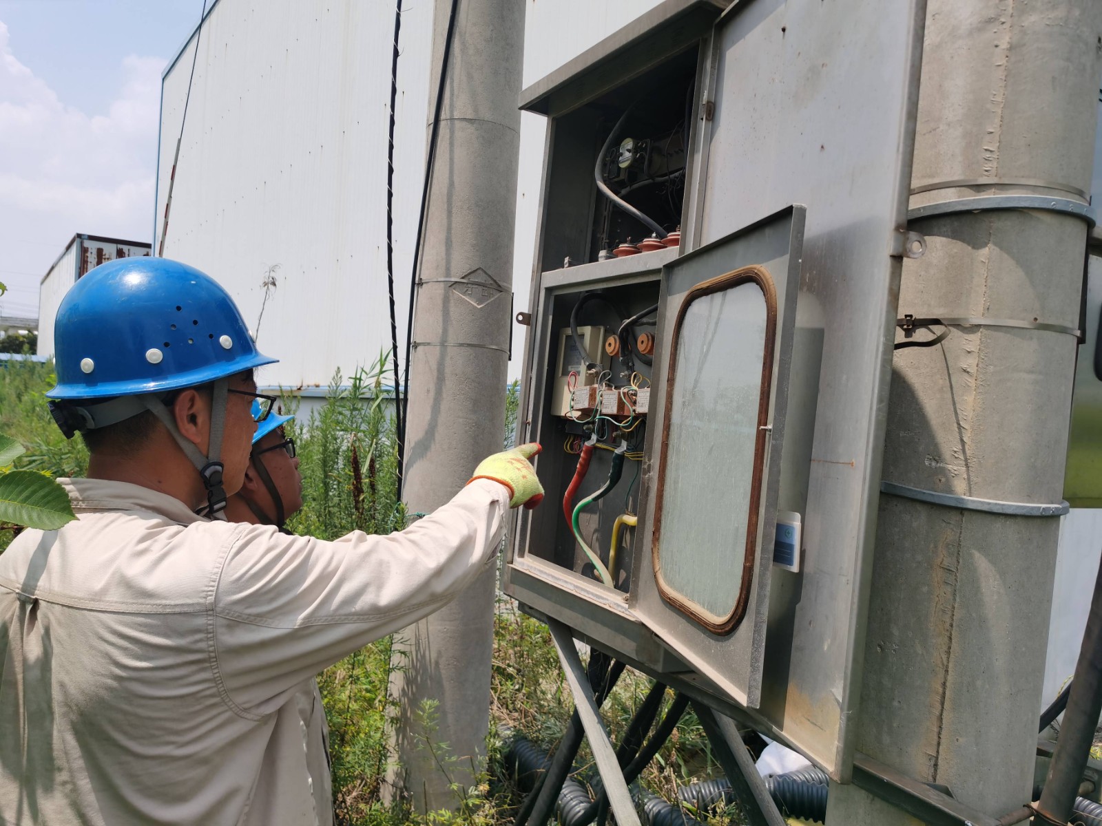 1691627618394081248.jpg 徐南供電所安全隱患排查回頭望(1).jpg